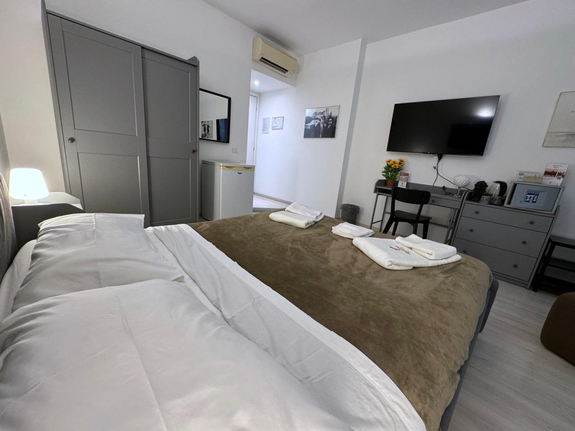 Tiburtina Suites, Roma ภายนอก รูปภาพ