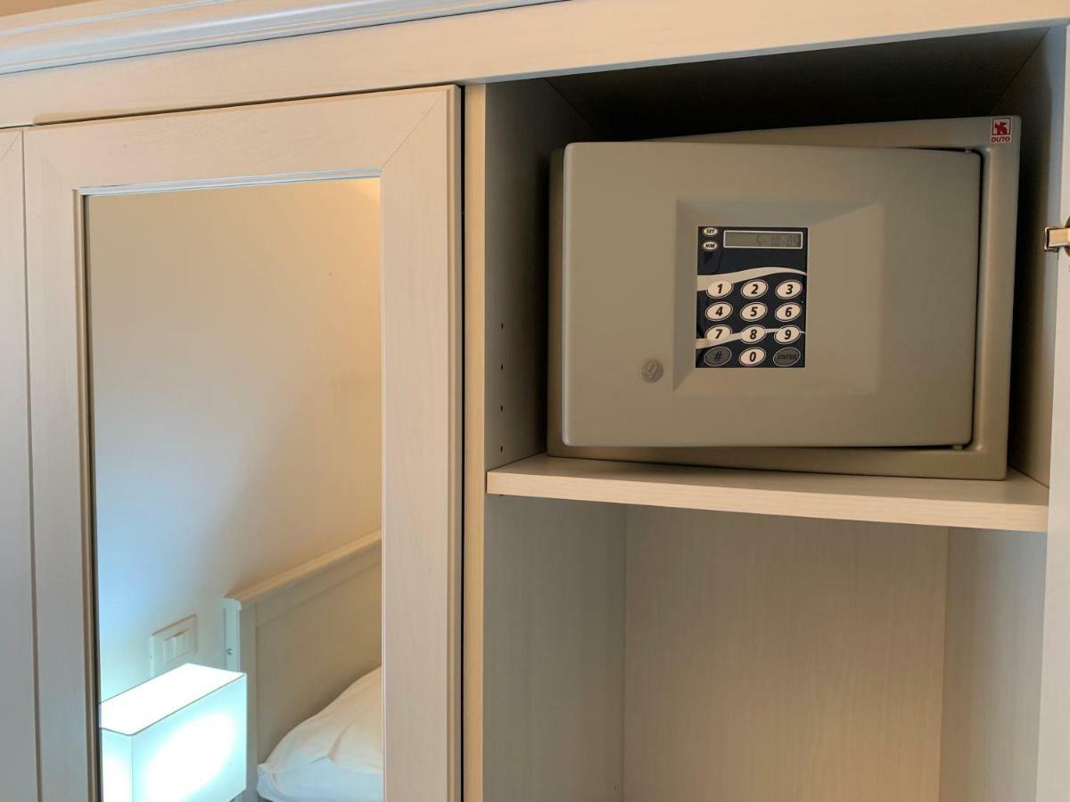 Tiburtina Suites, Roma ภายนอก รูปภาพ