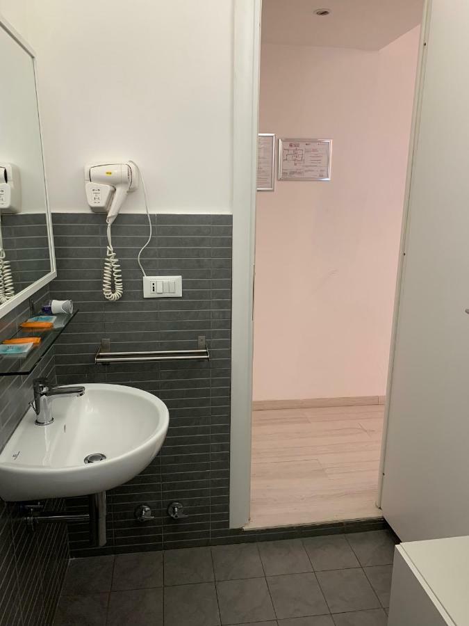 Tiburtina Suites, Roma ภายนอก รูปภาพ