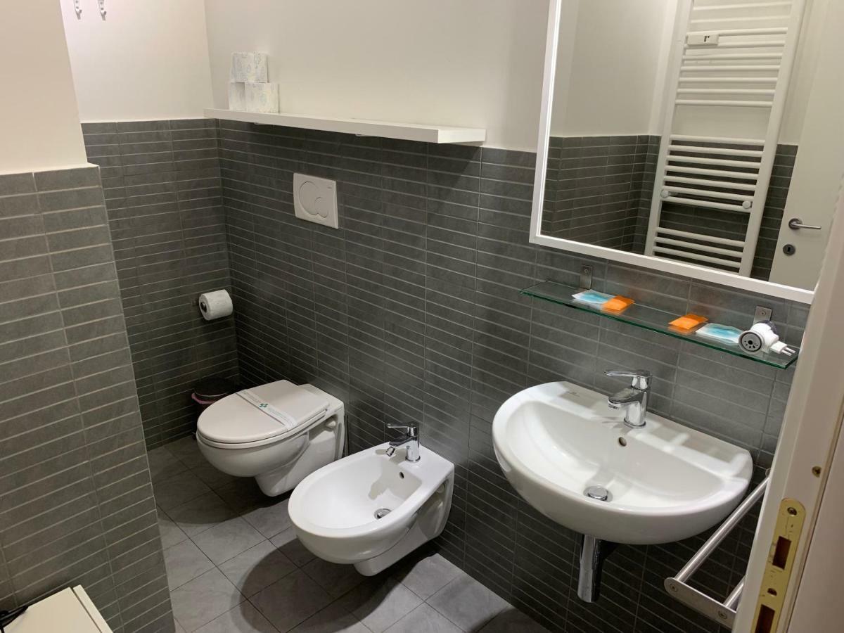 Tiburtina Suites, Roma ภายนอก รูปภาพ